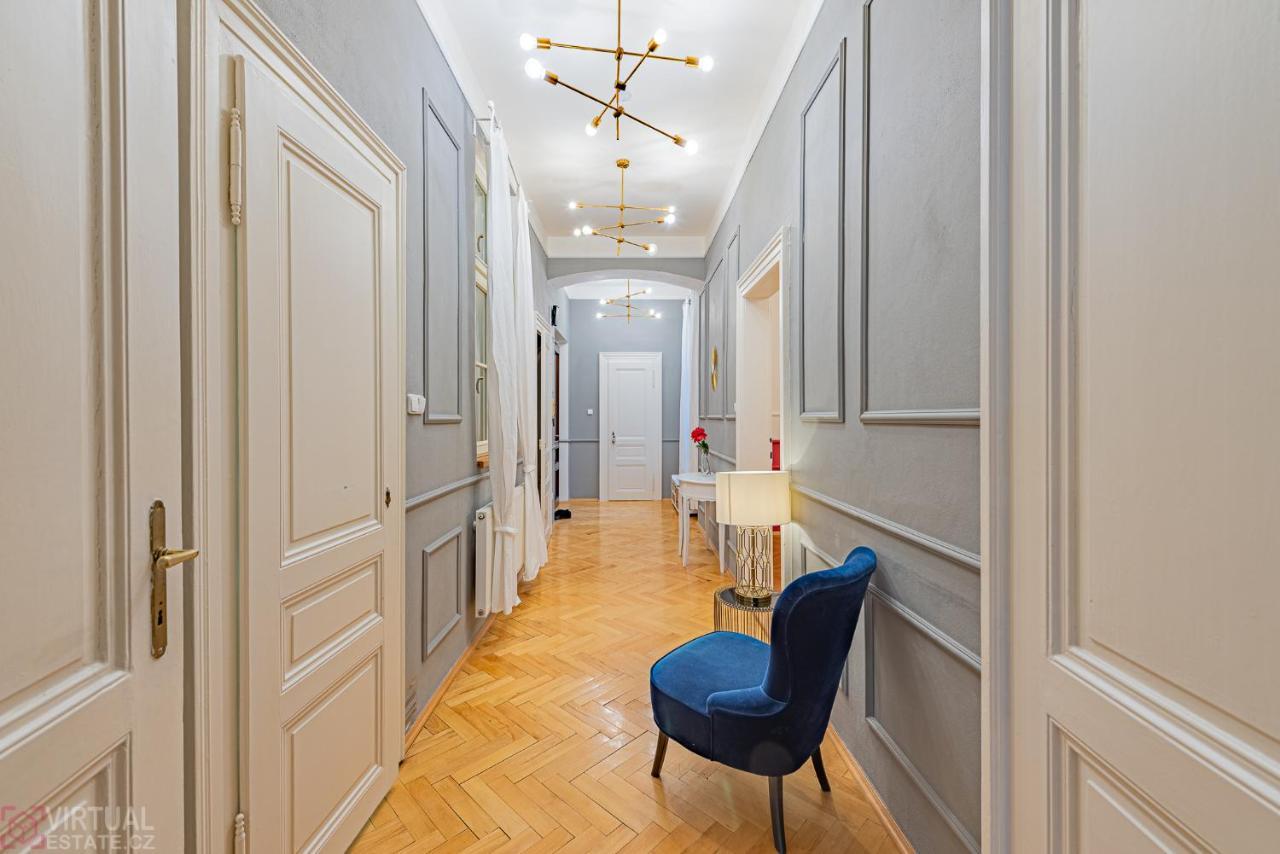 Colorful Wenceslas Square Apartment Prague Luaran gambar
