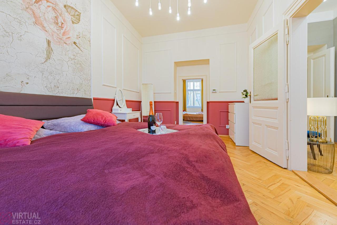 Colorful Wenceslas Square Apartment Prague Luaran gambar