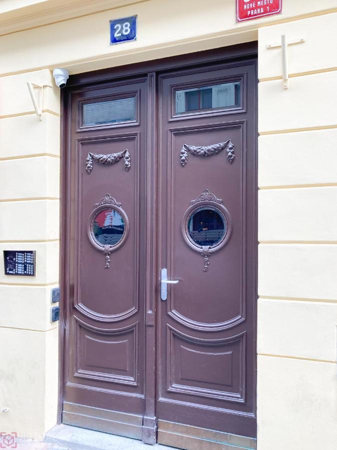 Colorful Wenceslas Square Apartment Prague Luaran gambar