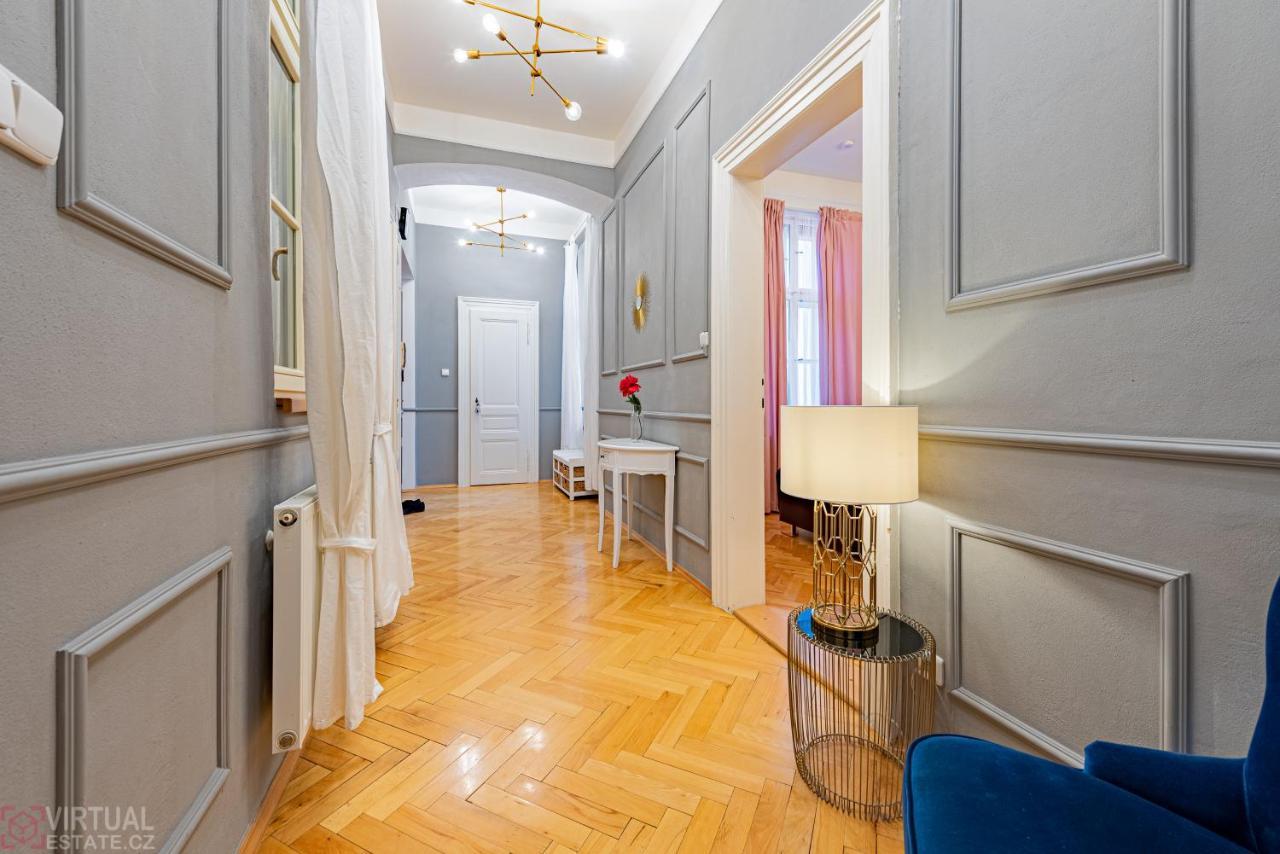 Colorful Wenceslas Square Apartment Prague Luaran gambar